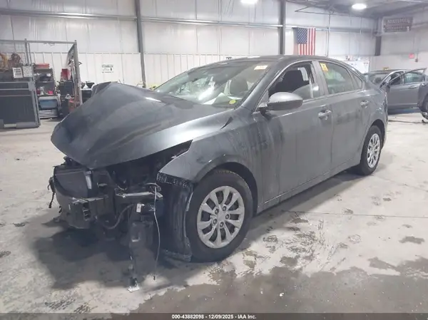 3KPF24AD0KE009837 2019 KIA FORTE - Image 2