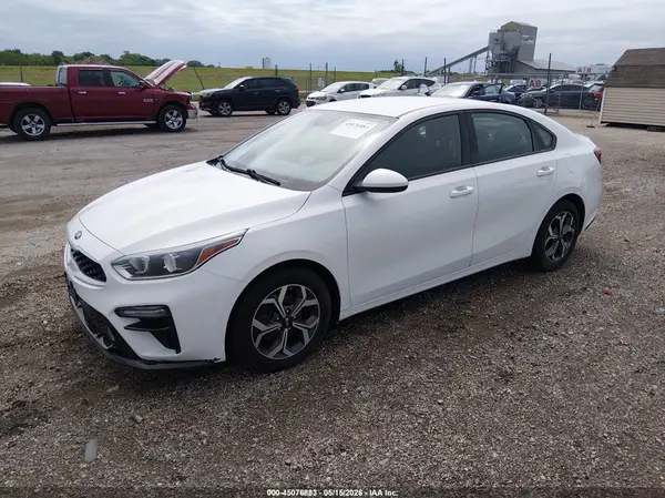 3KPF24AD0KE013404 2019 KIA FORTE - Image 2
