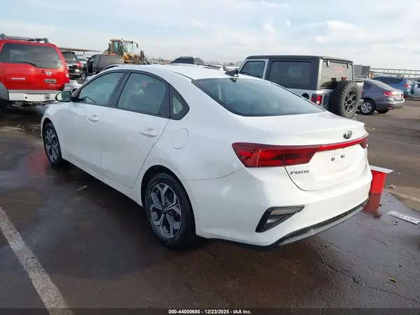 3KPF24AD0KE019347 2019 KIA FORTE - Image 2