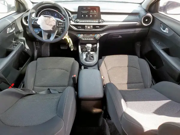 3KPF24AD0KE022877 2019 KIA FORTE - Image 8