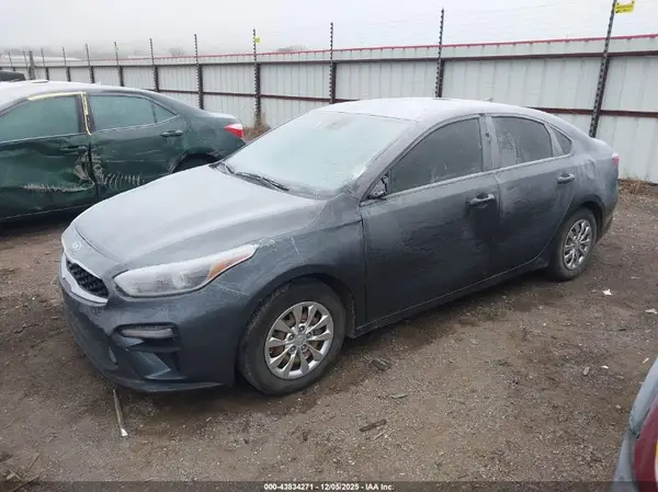 3KPF24AD0KE023043 2019 KIA FORTE - Image 2