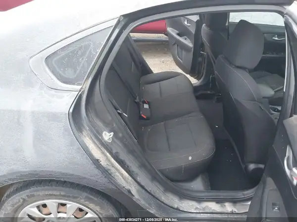 3KPF24AD0KE023043 2019 KIA FORTE - Image 8