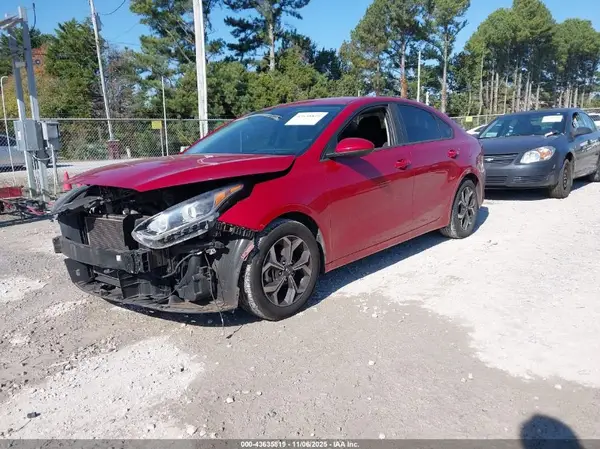 3KPF24AD0KE027125 2019 KIA FORTE - Image 2