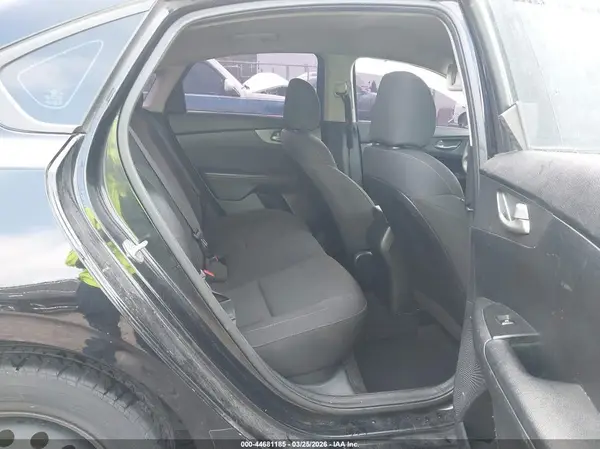 3KPF24AD0KE027223 2019 KIA FORTE - Image 8