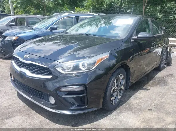 3KPF24AD0KE030137 2019 KIA FORTE - Image 2