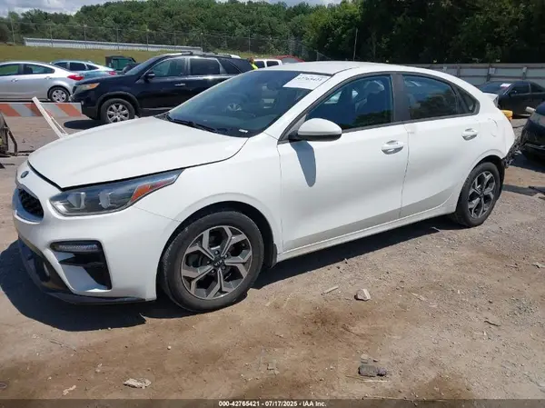 3KPF24AD0KE030557 2019 KIA FORTE - Image 2