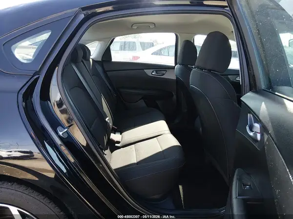 3KPF24AD0KE039405 2019 KIA FORTE - Image 8