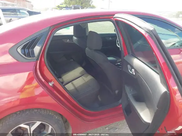 3KPF24AD0KE040053 2019 KIA FORTE - Image 8