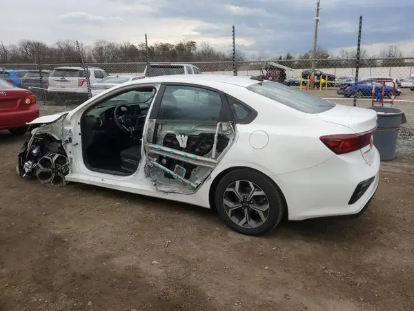 3KPF24AD0KE041168 2019 KIA FORTE - Image 2