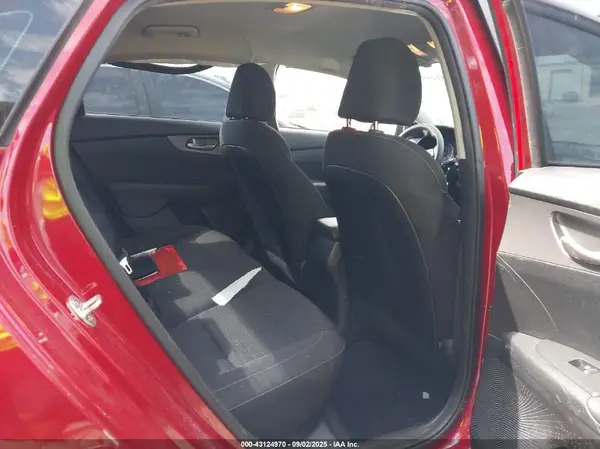 3KPF24AD0KE041932 2019 KIA FORTE - Image 8