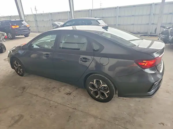 3KPF24AD0KE042496 2019 KIA FORTE - Image 2