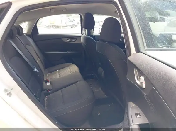 3KPF24AD0KE044765 2019 KIA FORTE - Image 8