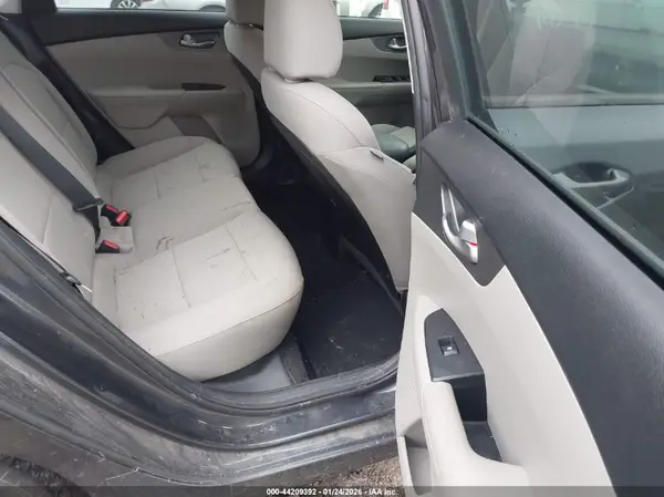 3KPF24AD0KE050839 2019 KIA FORTE - Image 8