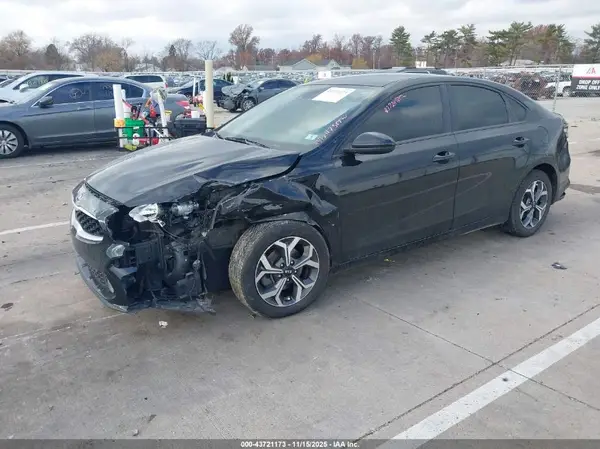 3KPF24AD0KE052414 2019 KIA FORTE - Image 2