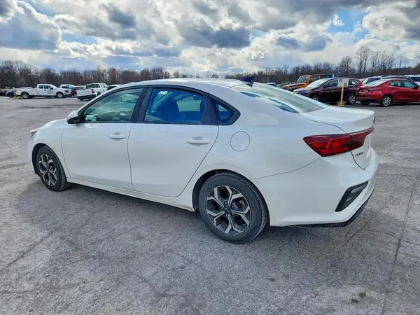 3KPF24AD0KE057158 2019 KIA FORTE - Image 2
