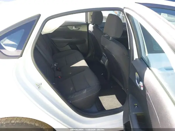 3KPF24AD0KE058570 2019 KIA FORTE - Image 8