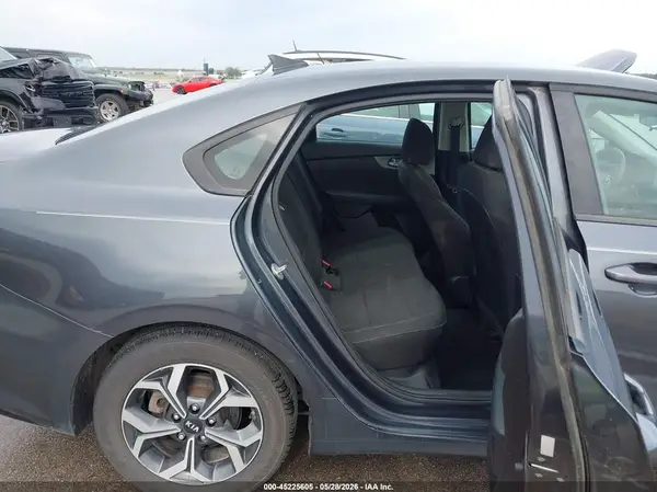 3KPF24AD0KE059072 2019 KIA FORTE - Image 8