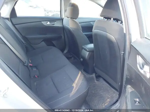 3KPF24AD0KE061145 2019 KIA FORTE - Image 8