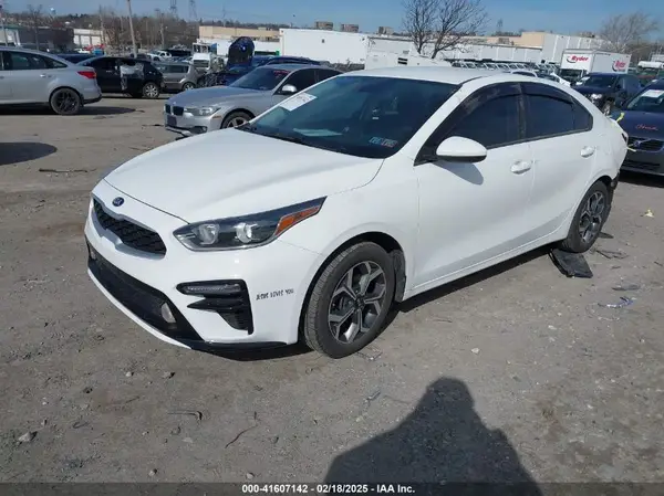 3KPF24AD0KE061792 2019 KIA FORTE - Image 2