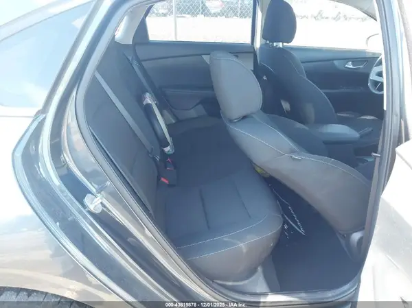 3KPF24AD0KE074462 2019 KIA FORTE - Image 8