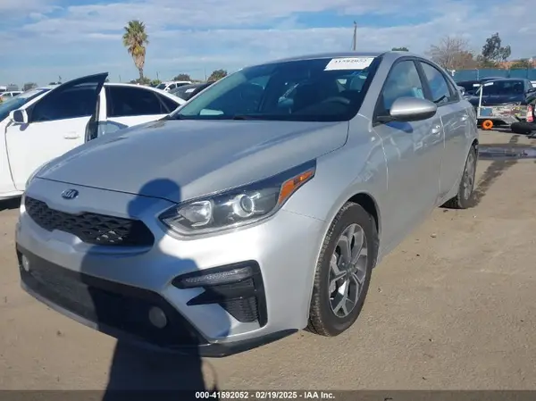 3KPF24AD0KE077118 2019 KIA FORTE - Image 2