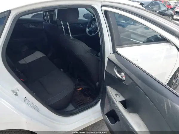 3KPF24AD0KE077622 2019 KIA FORTE - Image 8