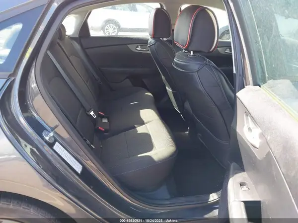 3KPF24AD0KE079614 2019 KIA FORTE - Image 8