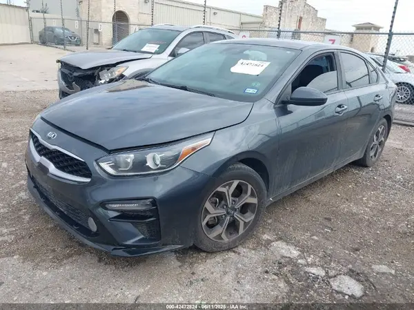 3KPF24AD0KE082996 2019 KIA FORTE - Image 2