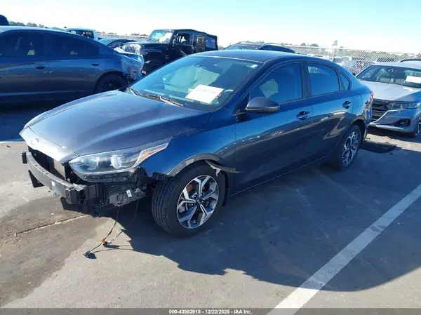 3KPF24AD0KE083985 2019 KIA FORTE - Image 2