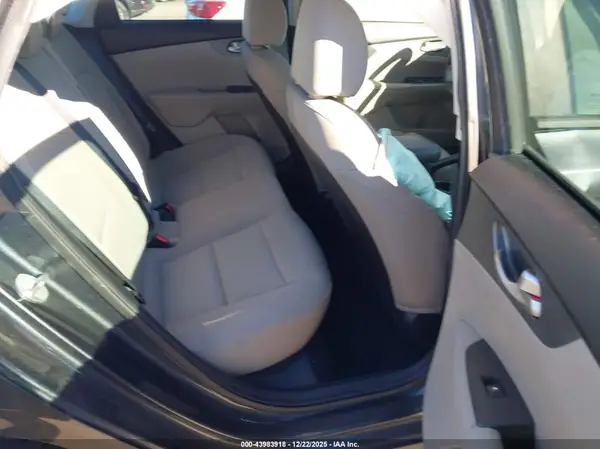 3KPF24AD0KE083985 2019 KIA FORTE - Image 8