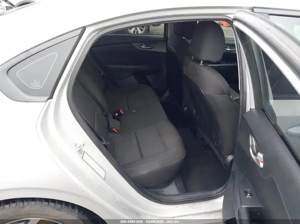 3KPF24AD0KE086160 2019 KIA FORTE - Image 8