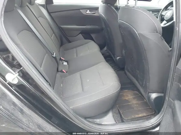 3KPF24AD0KE087437 2019 KIA FORTE - Image 8