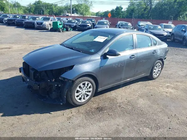 3KPF24AD0KE087972 2019 KIA FORTE - Image 2