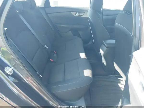 3KPF24AD0KE087972 2019 KIA FORTE - Image 8
