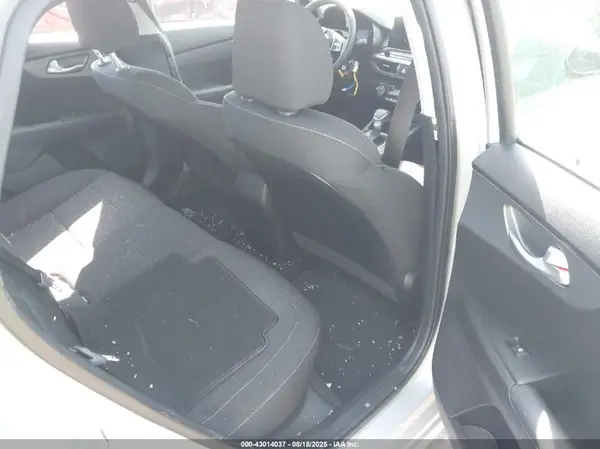 3KPF24AD0KE089396 2019 KIA FORTE - Image 8