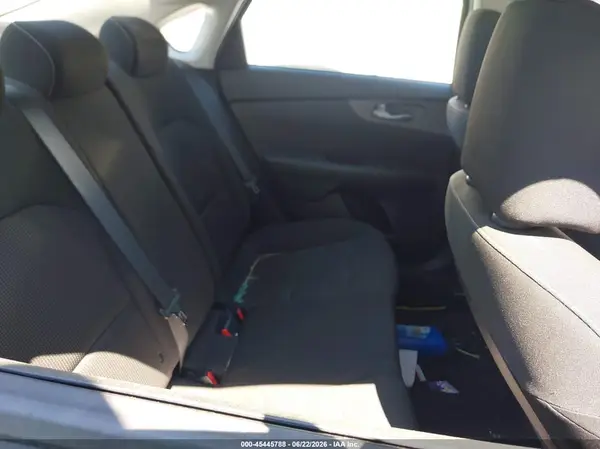 3KPF24AD0KE091505 2019 KIA FORTE - Image 8