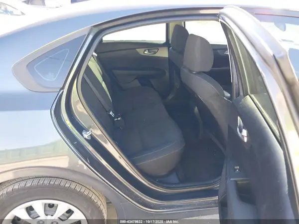 3KPF24AD0KE095554 2019 KIA FORTE - Image 8