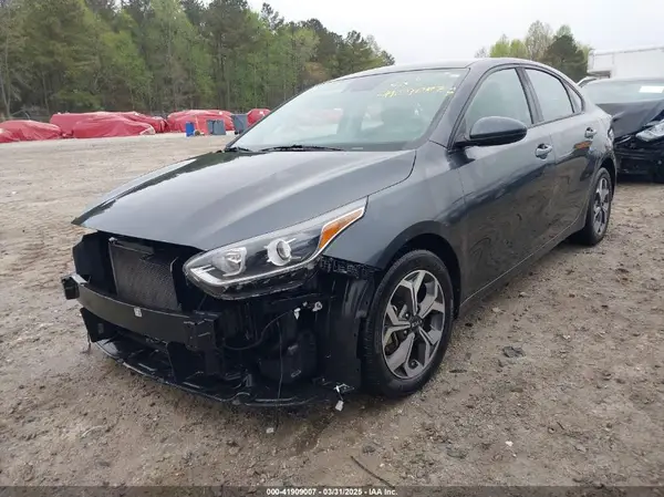 3KPF24AD0KE097627 2019 KIA FORTE - Image 2