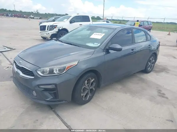3KPF24AD0KE100445 2019 KIA FORTE - Image 2