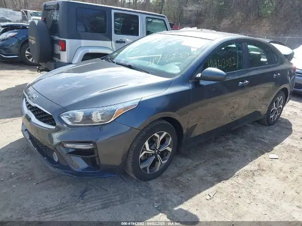 3KPF24AD0KE102969 2019 KIA FORTE - Image 2
