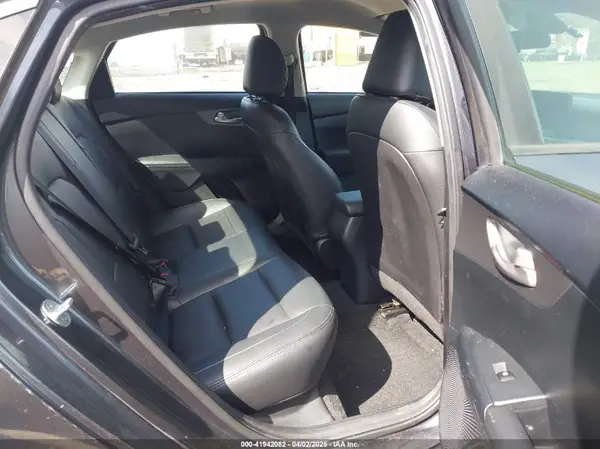 3KPF24AD0KE102969 2019 KIA FORTE - Image 8