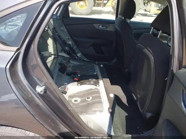 3KPF24AD0KE103135 2019 KIA FORTE - Image 8