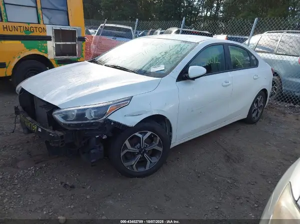 3KPF24AD0KE103538 2019 KIA FORTE - Image 2