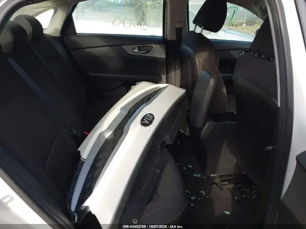 3KPF24AD0KE103538 2019 KIA FORTE - Image 8