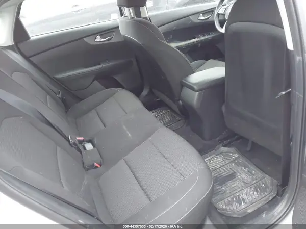 3KPF24AD0KE107170 2019 KIA FORTE - Image 8