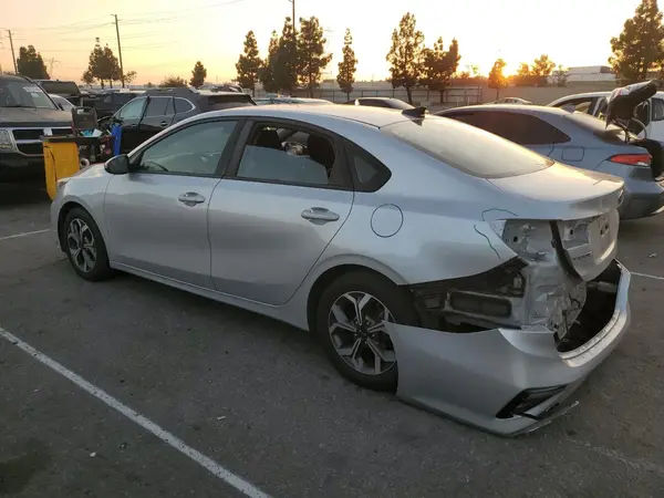 3KPF24AD0KE107637 2019 KIA FORTE - Image 2