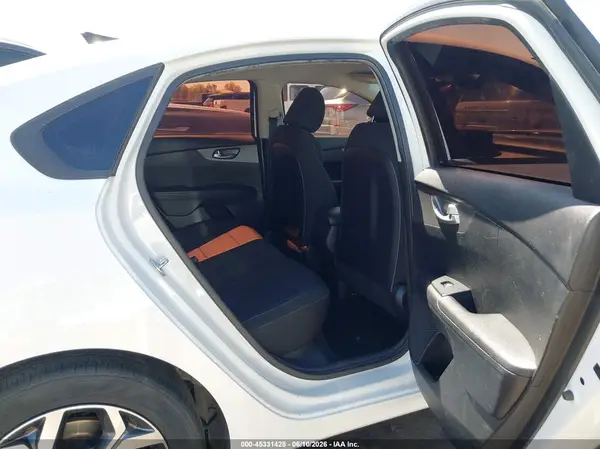 3KPF24AD0KE109324 2019 KIA FORTE - Image 8
