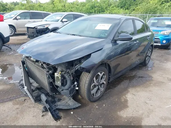 3KPF24AD0KE109582 2019 KIA FORTE - Image 2
