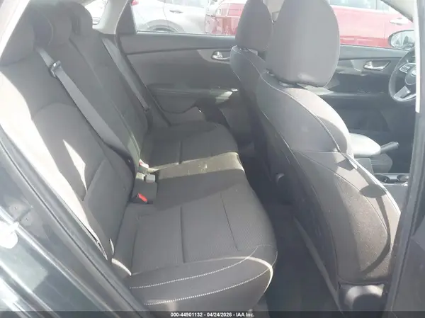 3KPF24AD0KE109582 2019 KIA FORTE - Image 8