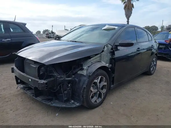 3KPF24AD0KE109792 2019 KIA FORTE - Image 2